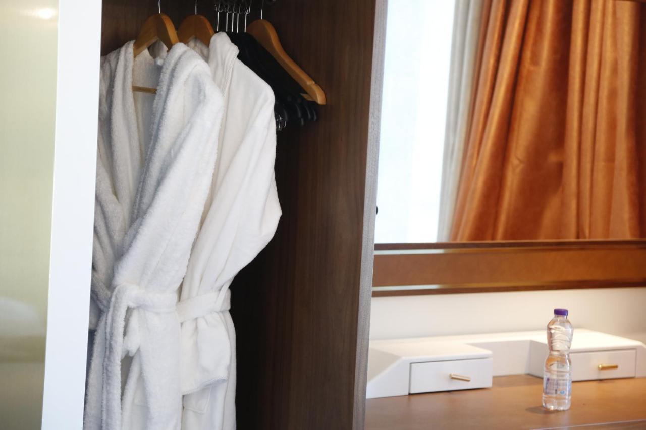 Waterfront Hotel Apartment Lusail Εξωτερικό φωτογραφία A bathrobe hanging in a closet