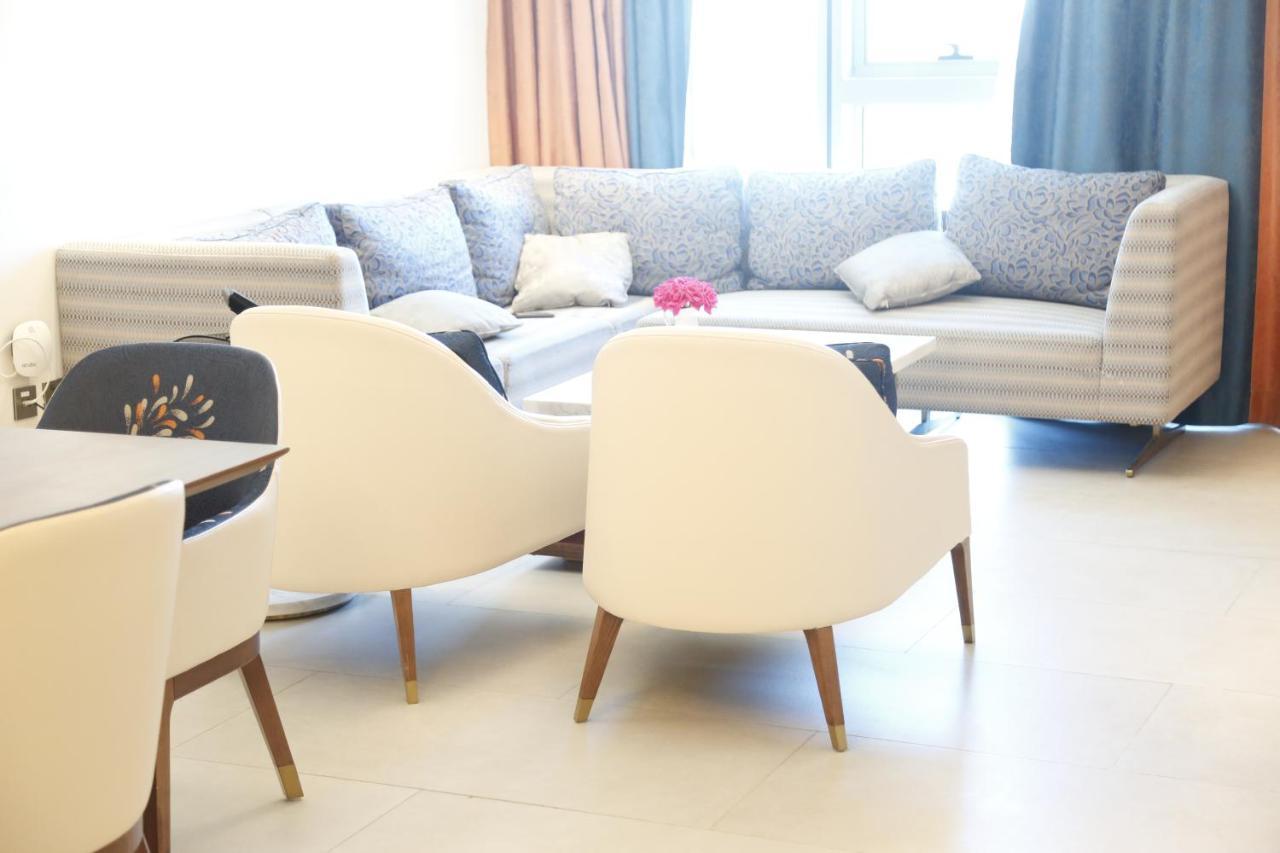 Waterfront Hotel Apartment Lusail Εξωτερικό φωτογραφία A living room in a modern apartment