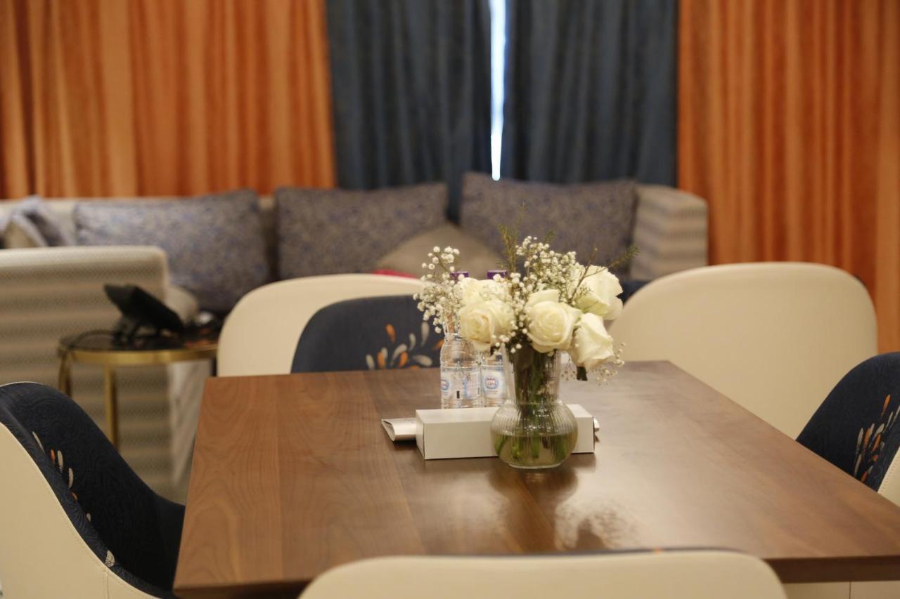 Waterfront Hotel Apartment Lusail Εξωτερικό φωτογραφία A dining room in a house